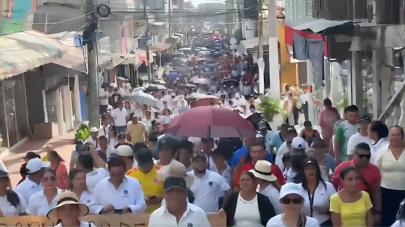 Bloqueo de vía en Simití por protestas ciudadanas ante fallas en el servicio de energía